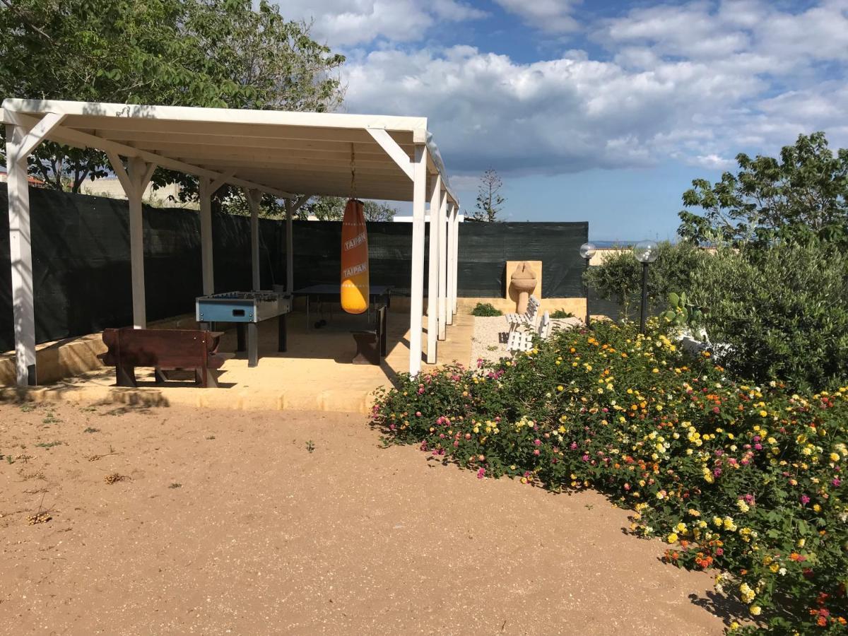 Villa Ceni - Appartamenti Con Camere, Cucina, Wc E Terrazza Sul Mare In Villa Con Piscina, Giardino E Parcheggio Marinella di Selinunte Exterior foto